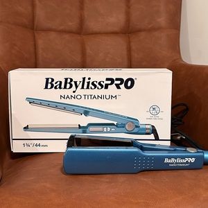 BaBylissPRO - nano titanium 1 3/4 in straightening iron